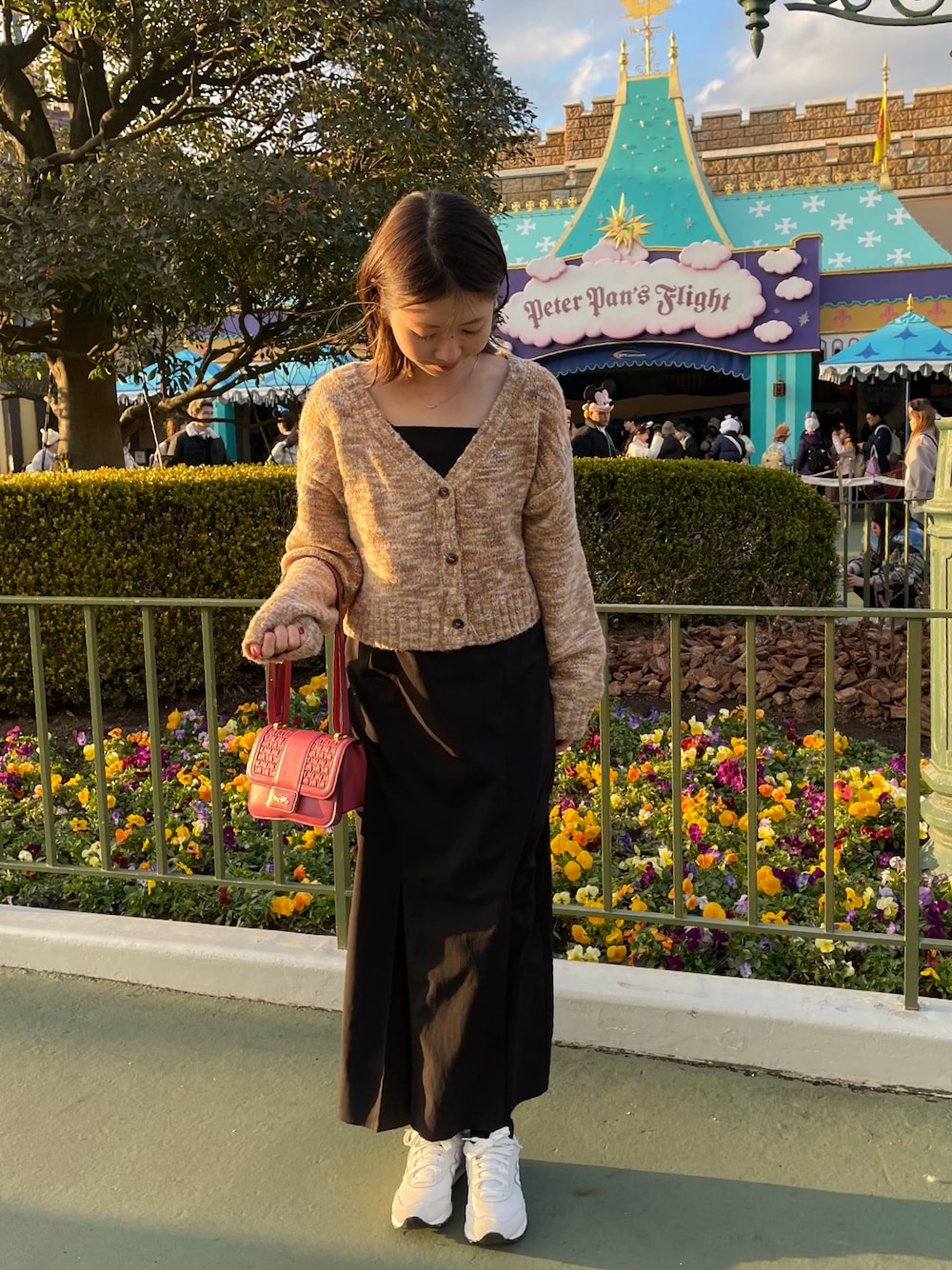 カーディガン/ボレロ（ブラウン系）を使った「黒ワンピ」の人気