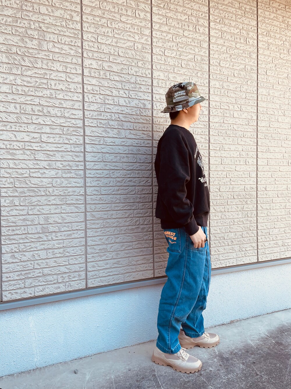 「キッズファッション、秋冬コーデ、男の子コーデ、ストリート、スウェット、GUコーデ、スタジオセブン」｜「GUのアイテム（スニーカー、ベージュ系）」を使った、Ry5Re0さん（キッズ・162cm）の秋コーディネートの1枚目の写真