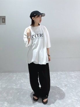 「LOWRYS FARM（ローリーズファーム）のメランジロゴTEE　1048840（Tシャツ/カットソー、ホワイト系）」を使った、ヒトミさん（レディース・146cm）の夏コーディネート