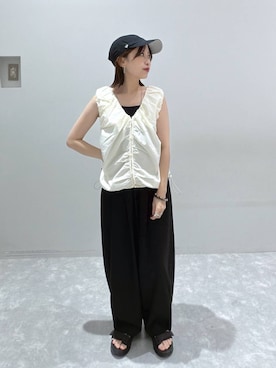 「LOWRYS FARM（ローリーズファーム）のスタイルＵＰクロスカップキャミ　100757（Tシャツ/カットソー、ブラック系）」を使った、ヒトミさん（レディース・146cm）の夏コーディネート
