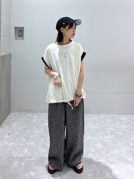 「LOWRYS FARM（ローリーズファーム）のハイショクドロストＳＳ　1054068（Tシャツ/カットソー、ホワイト系）」を使った、ヒトミさん（レディース・146cm）の夏コーディネート