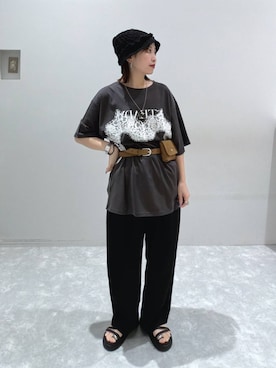 「LOWRYS FARM（ローリーズファーム）のレースロゴプリントＴ 1063342（Tシャツ/カットソー、グレー系）」を使った、ヒトミさん（レディース・146cm）の夏コーディネート