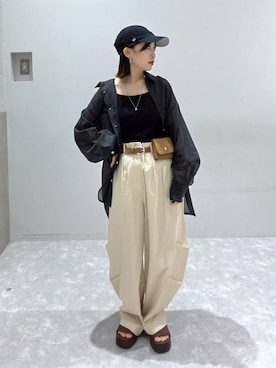 「LOWRYS FARM（ローリーズファーム）のスタイルＵＰクロスカップキャミ　100757（Tシャツ/カットソー、ブラック系）」を使った、ヒトミさん（レディース・146cm）の夏コーディネート