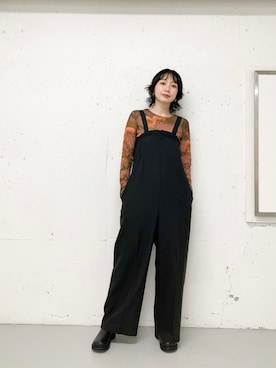 「フラワープリント」｜「アイテム（サロペット/オーバーオール）」を使った、KBF OFFICIAL ACCOUNTさん（レディース・167cm）の秋コーディネート