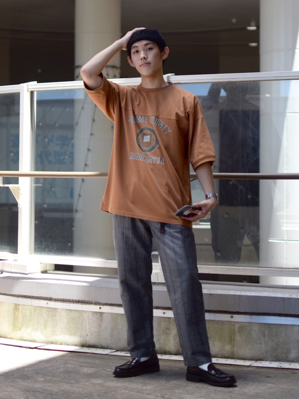 「niko and ...、ニコアンド、ビッグT、ロゴT、フットボールTシャツ、オレンジ、ワイドパンツ、チェックパンツ、テーパードパンツ、ローファー、革靴、ロールキャップ、キャップ、夏コーデ、低身長コーデ」｜「niko and...のフロント切り替えフットボールTシャツ（Tシャツ/カットソー、イエロー系）」を使った、ぜっきーさん（メンズ・165cm）の夏コーディネートの1枚目の写真