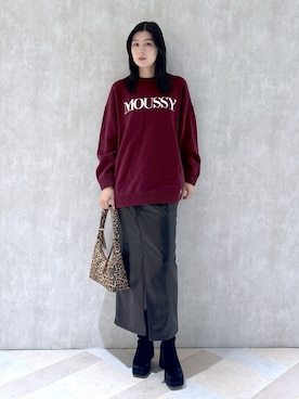 「ロゴ」｜「アイテム（ニット/セーター）」を使った、lisaさん（レディース・173cm）の秋コーディネート