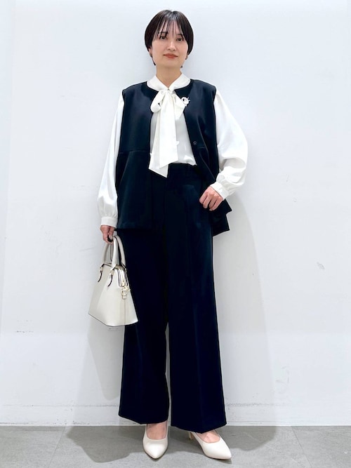 ♡最終お値下げ♡ella♡ エラ　ドビークロスフリルジレ　ベスト　黒♡ ♡最終お値下げ♡ella♡ エラ ドビークロスフリルジレ ベスト 黒♡