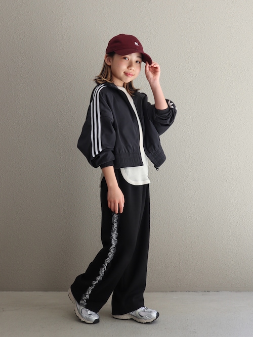 adidas（アディダス）の「アディカラー クロップトラックジャケット