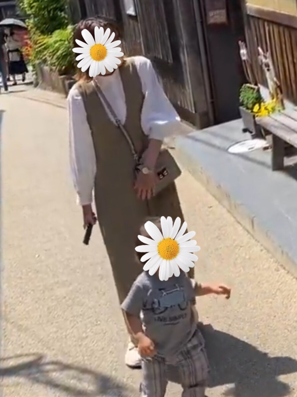 「秋服準備はじめました、おしゃれさんと繋がりたい、秋服、カジュアル、キレイめ、いいね、save、フォローお願いします🤑、初秋コーデ、ラクチンコーデ、ワンピース、x-girl_ootd、ママコーデ、プチプラコーデ、プチプラ」｜「Aunt Marie'sのVフレアラインジャンスカ / AUNT MARIE'S（ジャンパースカート、グリーン系）」を使った、toさん（レディース・164cm）の秋コーディネートの1枚目の写真