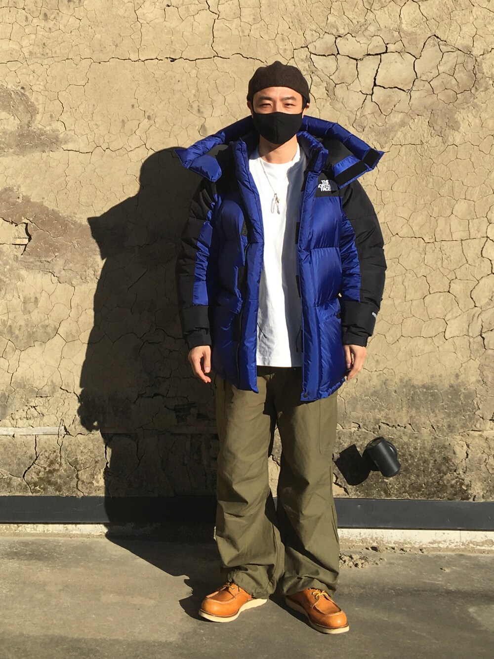 「ノースフェイス、ヒムダウン」｜「RED WING SHOESのアイテム（ブーツ、オレンジ系）」を使った、わんわんもこもこさん（メンズ・175cm）の冬コーディネートの1枚目の写真
