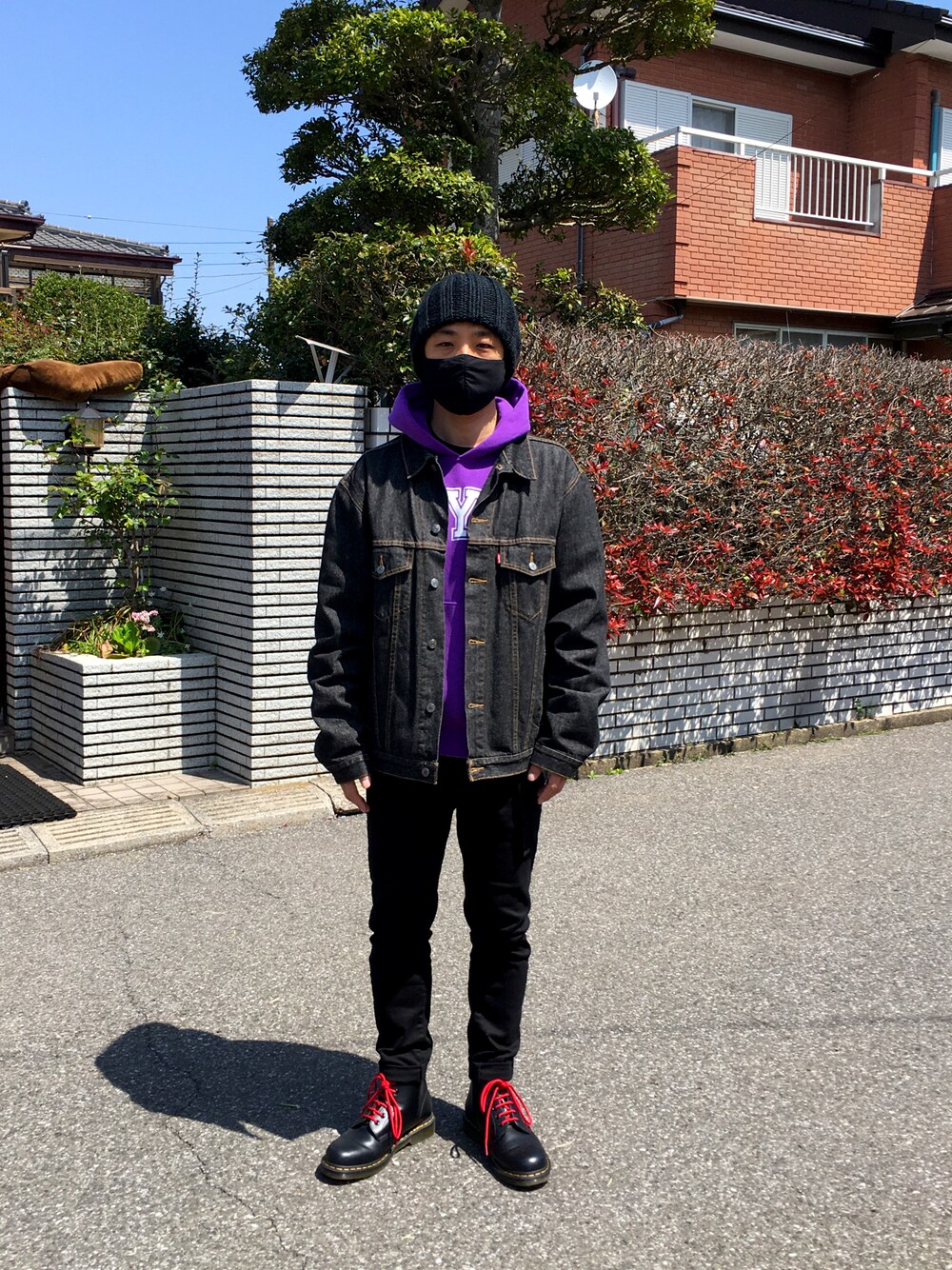 「Dr. Martensのアイテム（ブーツ、ブラック系）」を使った、わんわんもこもこさん（メンズ・175cm）の春コーディネートの1枚目の写真