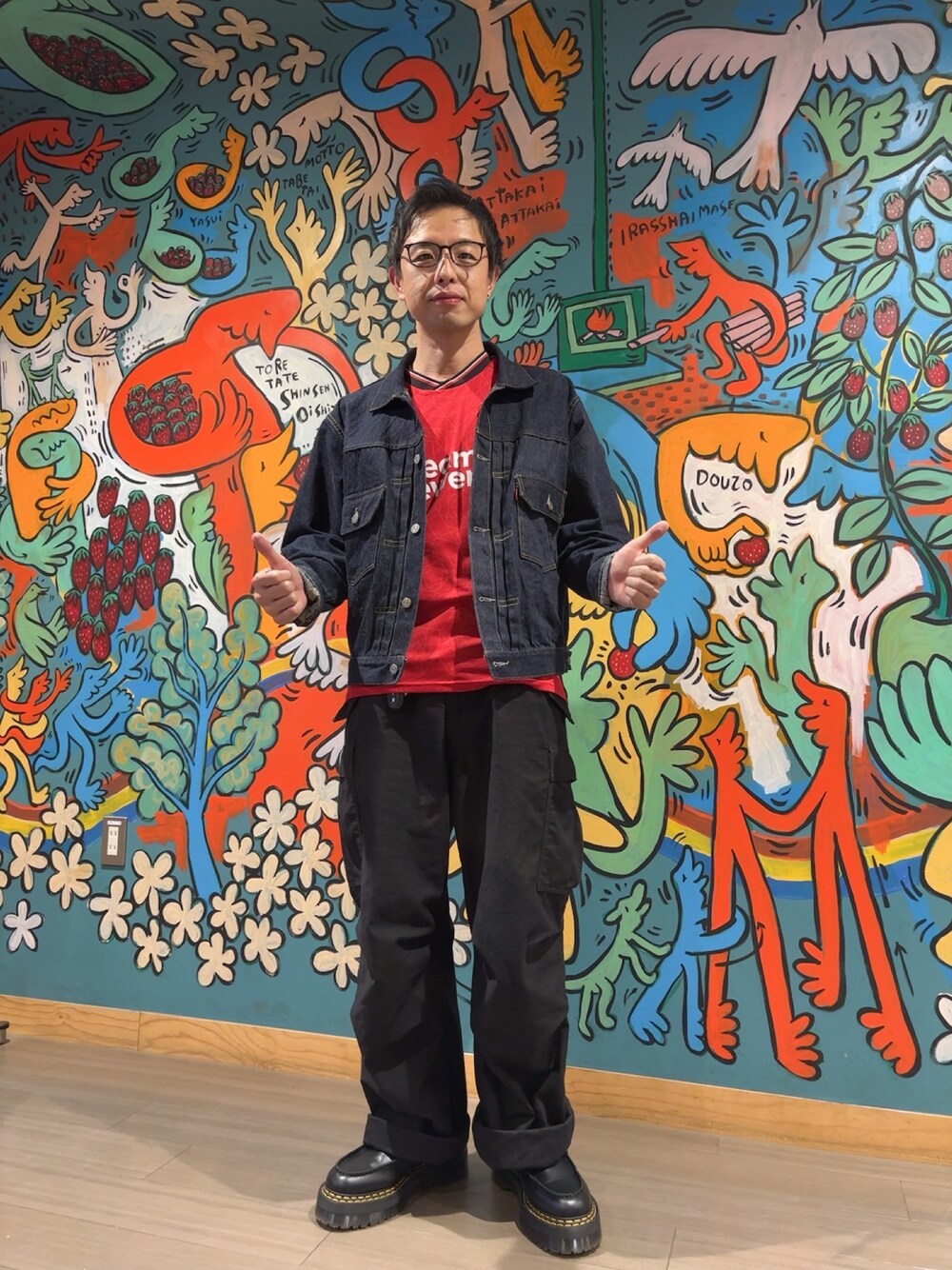 「LEVI'S VINTAGE CLOTHINGのアイテム（デニムジャケット、ブルー系）」を使った、わんわんもこもこさん（メンズ・175cm）の秋コーディネートの1枚目の写真
