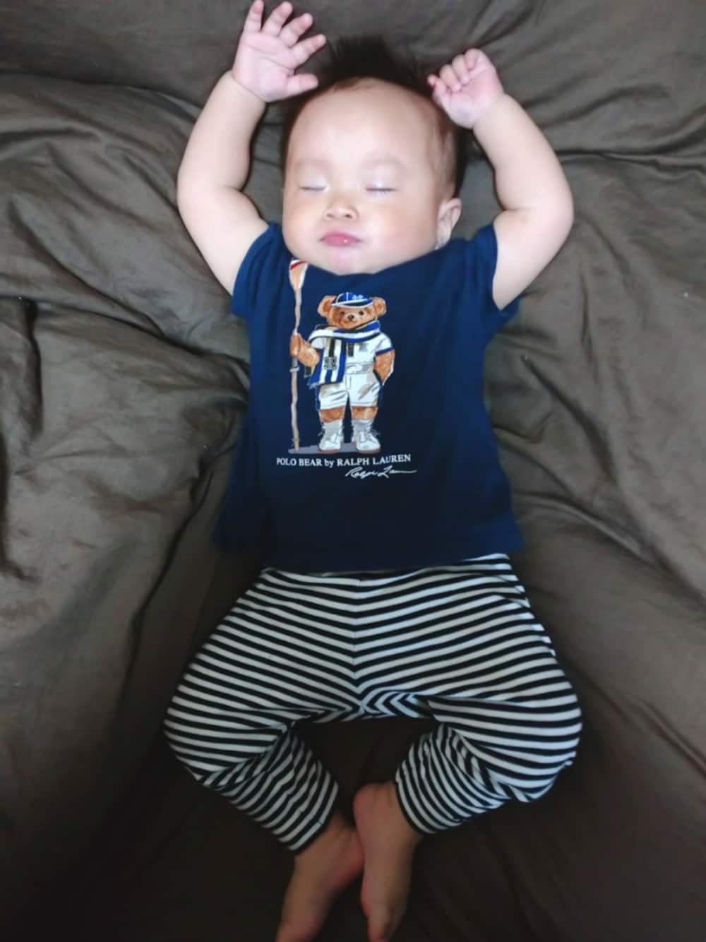 「ボーダー、レギンス、Polo Ralph Lauren、動物モチーフ、赤ちゃんコーデ」｜「POLO RALPH LAUREN CHILDRENSWEARのレガッタ ベア コットン Tシャツ（Tシャツ/カットソー、ブルー系）」を使った、RiRiKaさん（キッズ・80cm）の秋コーディネートの1枚目の写真