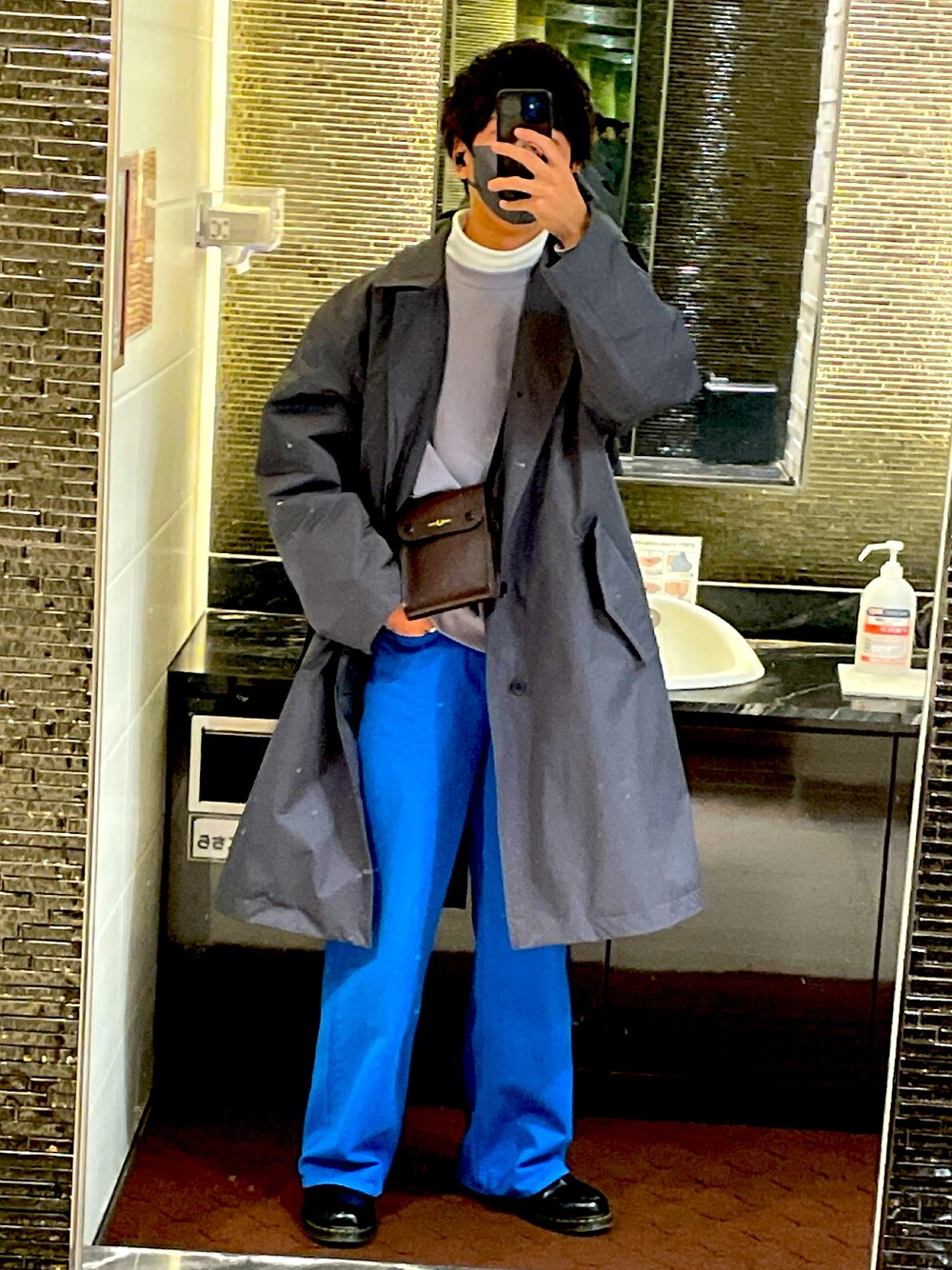 「ootd、UNIQLO、プラスJ、MARNI、休日スタイル、カジュアル、オーバーサイズ、ビッグシルエット、黒、革靴、Dr.Martens、春アウター、シンプルコーデ、レディース男子、春服デビュー宣言」｜「Dr. MartensのDr.Martens/ドクターマーチン 1460 8eyeBoot（ブーツ、ブラック系）」を使った、kenさん（メンズ・171cm）の冬コーディネートの1枚目の写真