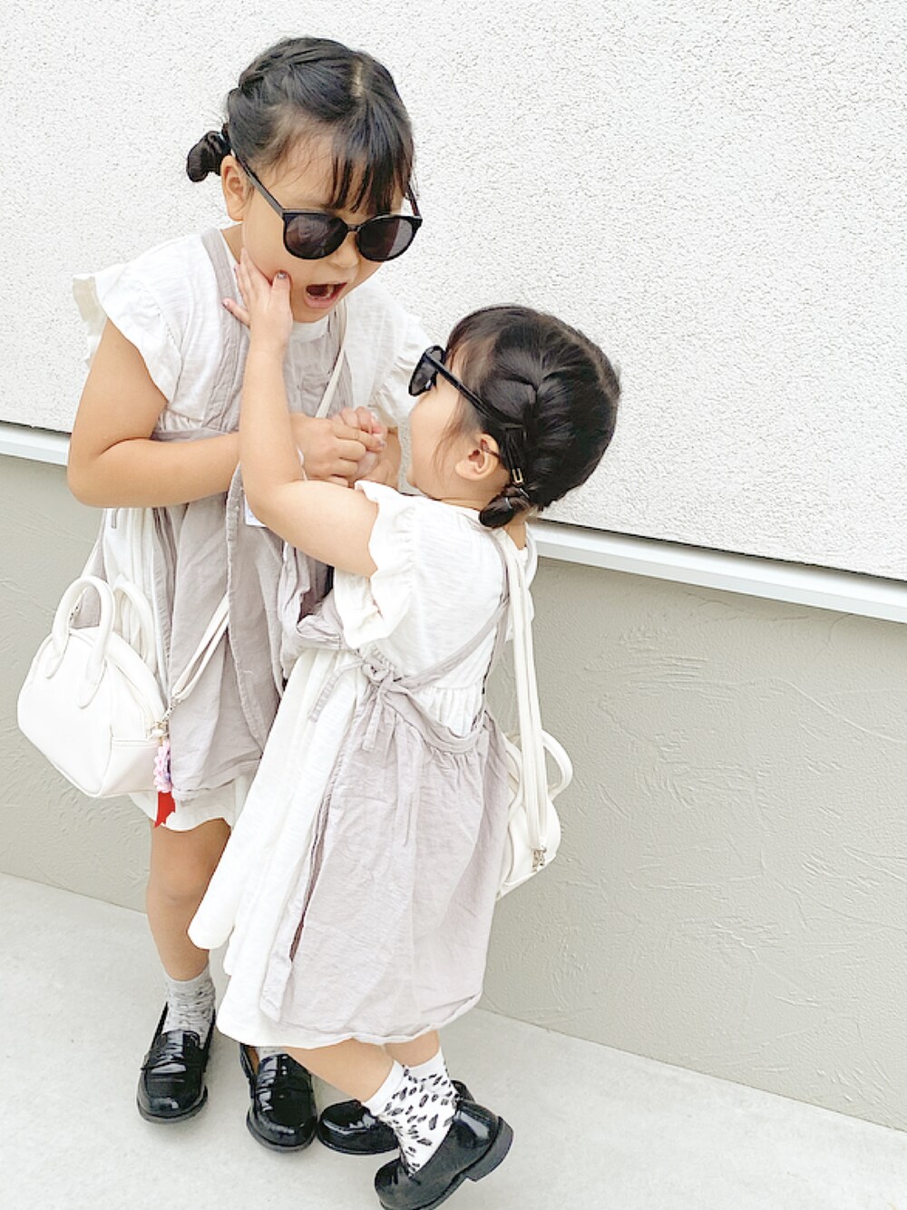 「キッズファッション、夏コーデ、西松屋、バースデイ、ローファー、姉妹コーデ、キッズコーデ、6歳、3歳、子供服、ワンピース」｜「Birthdayのアイテム（ワンピース、ホワイト系）」を使った、cuさん（キッズ・120cm）の夏コーディネートの1枚目の写真