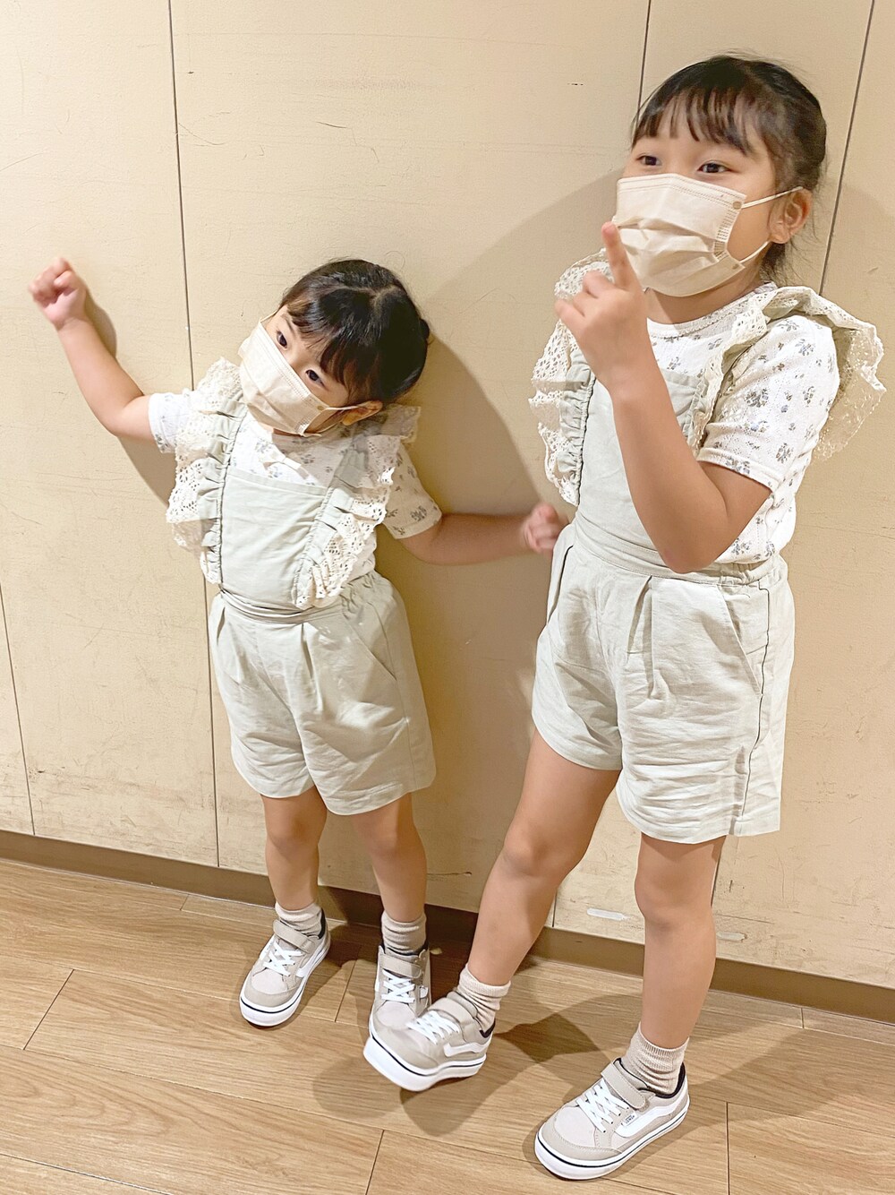 「キッズファッション、夏コーデ、女の子、キッズコーデ、petit main、西松屋、VANS、birthday、サロペット」｜「VANSのアイテム（スニーカー、ベージュ系）」を使った、cuさん（キッズ・120cm）の夏コーディネートの1枚目の写真