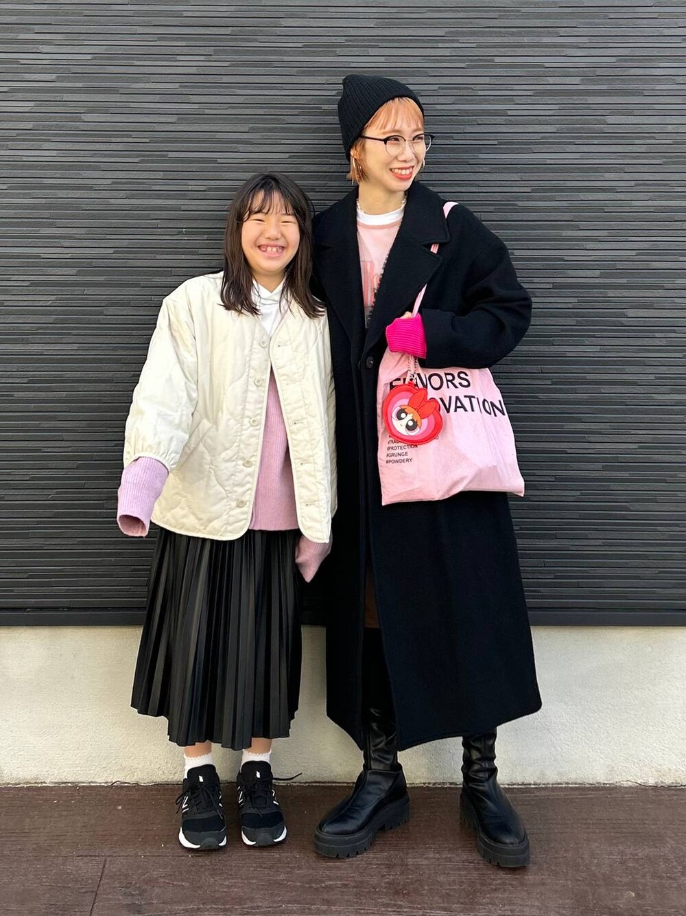 「女子ウケ、個性派、差し色コーデ、ママコーデ、冬コーデ、ローリーズスタイル_LOWRYS FARM、公認インフルエンサー_LOWRYS FARM、大人女子カジュアル_LOWRYS FARM、カジュアル、LOWRYS FARM、着痩せ・細見え、ニット帽」｜「LOWRYS FARMのストレッチロングブーツ　163867（ブーツ、ブラック系）」を使った、milkさん（レディース・160cm）の冬コーディネートの1枚目の写真