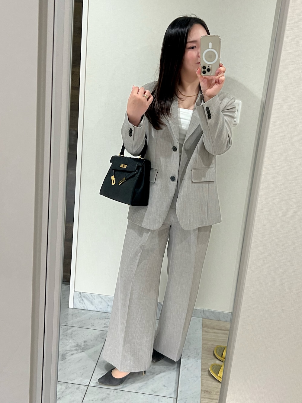 ドライタッチワイドショルダージャケットを使った人気ファッション