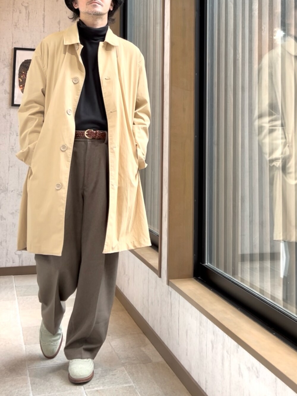 「タートルネック、ロングコート、革靴、スラックス、タックイン、ステンカラーコート、カーディガン、ロングカーディガン、プチプラ、プチプラコーデ、古着MIX、古着、古着コーデ、大人カジュアル、大人コーデ」｜「GRENSONのアイテム（ドレスシューズ、グレー系）」を使った、平さん（メンズ・175cm）の秋コーディネートの1枚目の写真