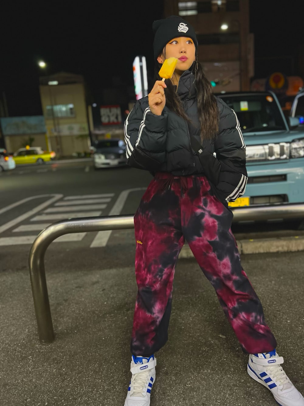 「キッズコーデ、ニット帽、ダウンジャケット、adidas、レッスン着、女の子、ストリート、今日のコーデ、スウェットパンツ、HIPHOP、13歳、スニーカー」｜「STADIUMのアイテム（ニットキャップ/ビーニー、ブラック系）」を使った、MiAさん（キッズ・160cm）の冬コーディネートの1枚目の写真