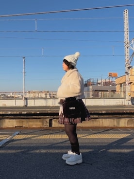 「アイテム（ジャンパースカート）」を使った、錦川さん（レディース・150cm）の冬コーディネート