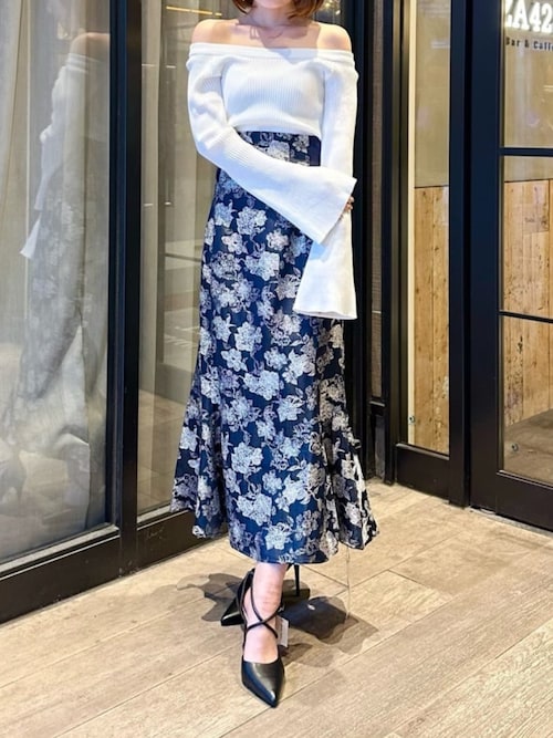 青と白の花柄フレアスリーブトップス ROYAL PARTY（ロイヤルパーティー） ニット セーター ウォッシャブル