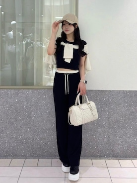 「ROYAL PARTY（ロイヤルパーティー）のTシャツ×ラメカーデアンサンブル（アンサンブル、ブラック系）」を使った、ROYALPARTYさん（レディース・155cm）の夏コーディネート