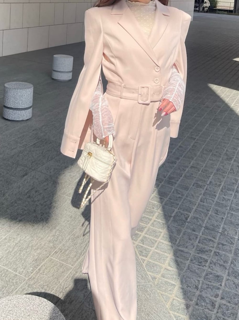 「春色、大人コーデ、キレイめ、初春コーデ、大人かわいい、オトナカワイイ、春服コーデ、オールインワン、オケージョン、オケージョンスタイル、お出かけコーデ」｜「ROYAL PARTYのドットギャザーチュールトップス（Tシャツ/カットソー、ホワイト系）」を使った、ROYALPARTYさん（レディース・163cm）の冬コーディネートの1枚目の写真