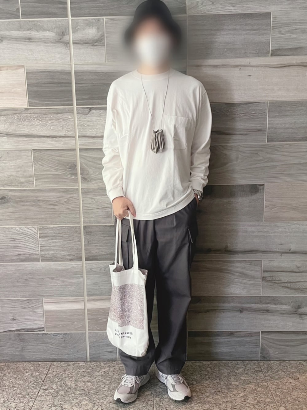 「休日スタイル、オトナカジュアル、大人コーデ、秋コーデ、秋のコーデ、白Tシャツ、ハット、ロンT、ミリタリーパンツ、カーゴパンツ、UNIQLO、ストリート、おしゃれさんと繋がりたい、お洒落さんとつながりたい、いいね、save、フォローお願いします🤑」｜「UNIQLOのクルーネックＴ（長袖）（Tシャツ/カットソー、ホワイト系）」を使った、Piさん（メンズ・178cm）の秋コーディネートの1枚目の写真
