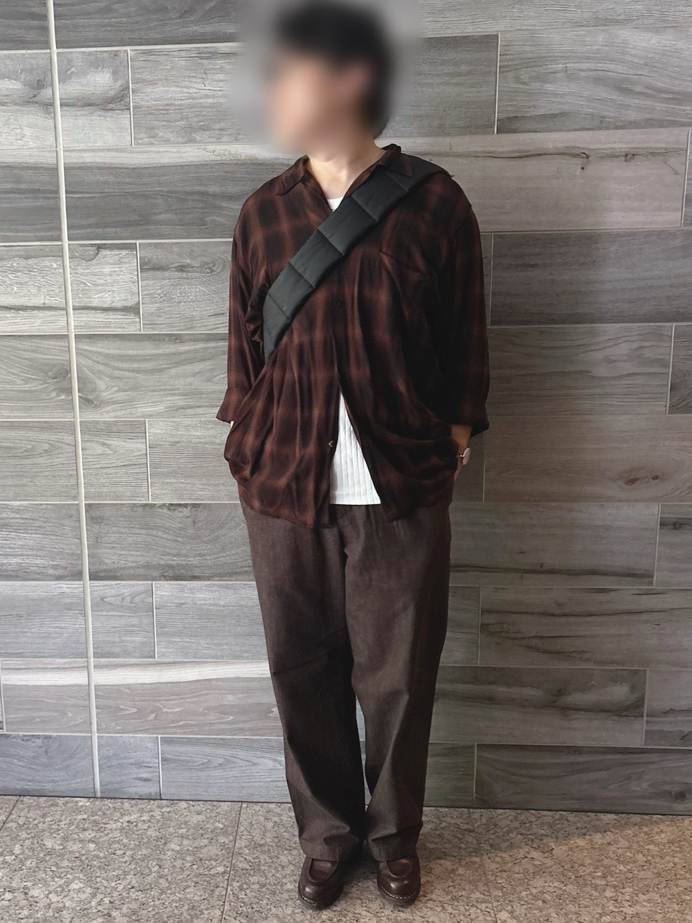 COMOLIのシャツ/ブラウス（ブラウン系）を使った人気ファッション