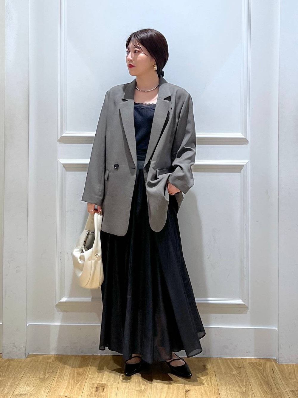 「ベーシック/シンプル、きれいめ、カジュアル、apart by lowrys」｜「A part byのワンショルカナグツキバッグ（ハンドバッグ、ブラック系）」を使った、mahoさん（レディース・162cm）の春コーディネートの1枚目の写真