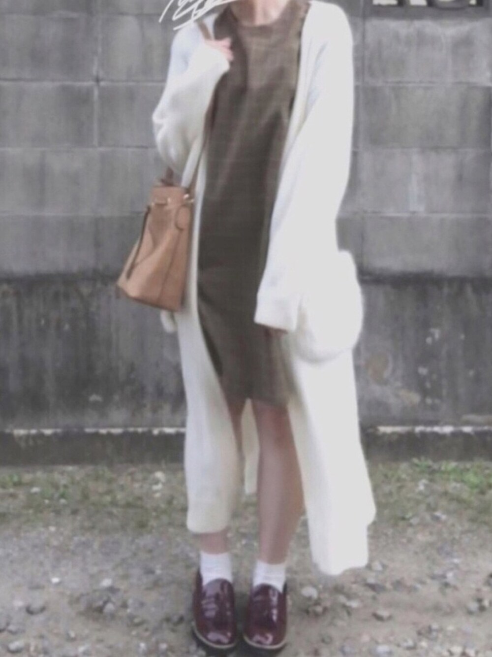「ファー、ローファー、冬コーデ、ガーリー」｜「Handmadeのアイテム（ピアス（両耳用）、レッド系）」を使った、mokonaさん（レディース・155cm）の秋コーディネートの1枚目の写真