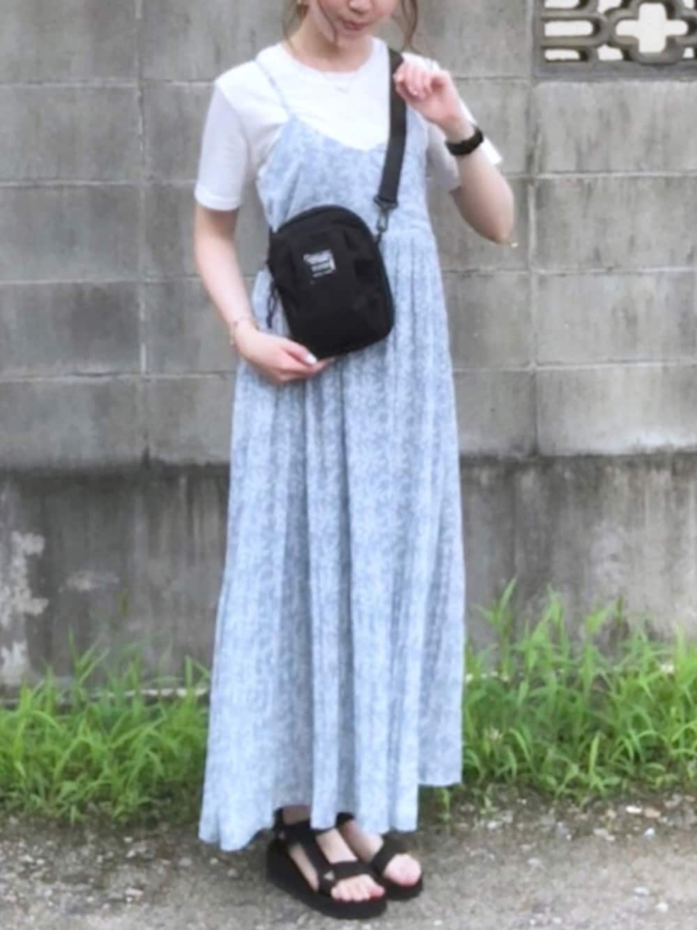 「ワンピース、花柄、スポーツミックス、ロングワンピース、夏コーデ、スポーツサンダル」｜「meJaneの厚底スポーツサンダル（サンダル、ブラック系）」を使った、mokonaさん（レディース・155cm）の夏コーディネートの1枚目の写真