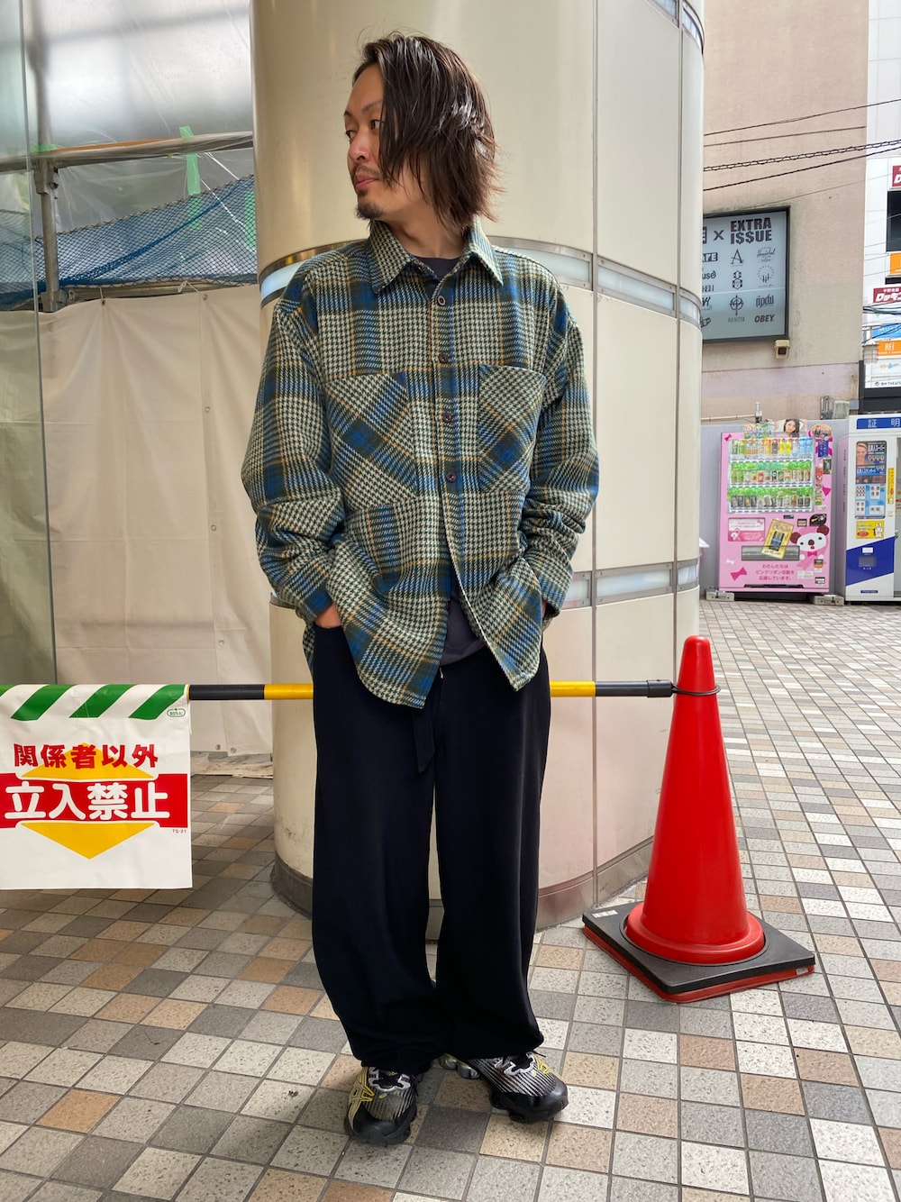 「カジュアル、シンプル、LHP、大人カジュアル、休日スタイル、秋服、シャツコーデ、秋、whiteland、lhp名古屋PARCO」｜「WHITELANDのWHITELAND/ホワイトランド/TWEED BIG SHIRTS（シャツ/ブラウス、グリーン系）」を使った、kazuya muraiさん（メンズ・168cm）の秋コーディネートの1枚目の写真