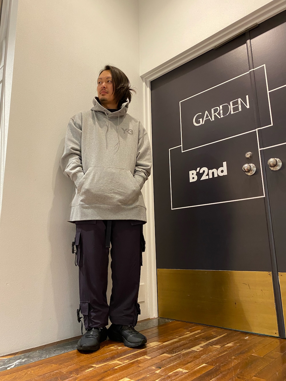 「カジュアル、LHP、スポーツミックス、Y-3、お散歩コーデ、秋コーデ、お洒落さんとつながりたい、秋服準備はじめました、lhp名古屋PARCO、ラブアンドピース2021」｜「DANKE SCHONのDankeSchon/ダンケシェーン/NS CARGO PANTS/カーゴパンツ（カーゴパンツ、ブラック系）」を使った、kazuya muraiさん（メンズ・168cm）の秋コーディネートの1枚目の写真