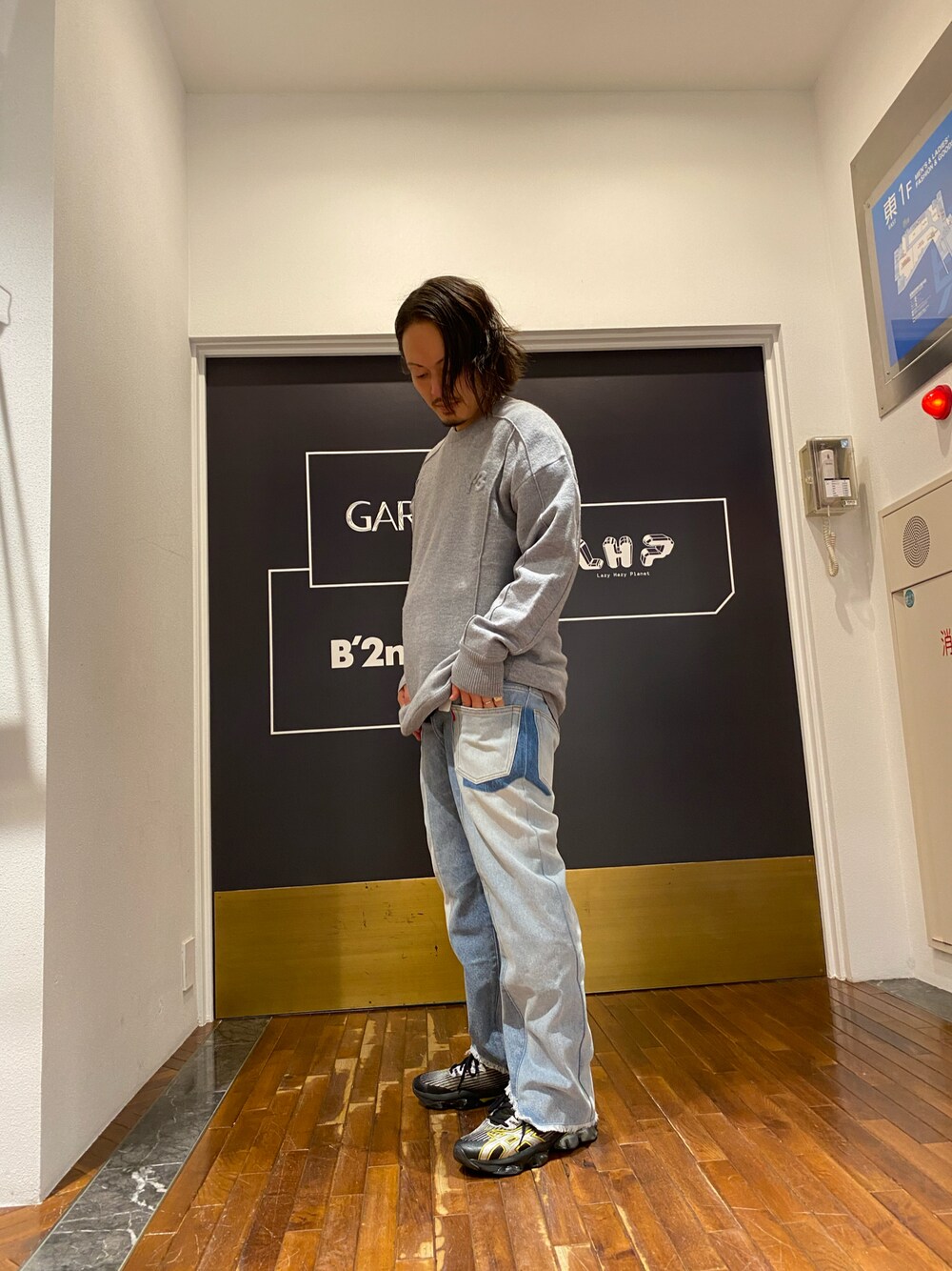 「ニット、デニム、LHP、Danke schon、キレイめ、Y-3、シンプルコーデ、秋服、lhp名古屋PARCO、ラブアンドピース2021」｜「DANKE SCHONのDankeSchon/ダンケシェーン/リメイクデニム/RemakeDenim 90degrees（デニムパンツ、ブラック系）」を使った、kazuya muraiさん（メンズ・168cm）の秋コーディネートの1枚目の写真