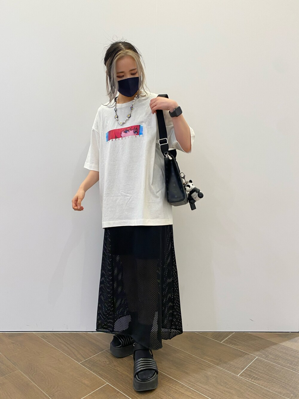 「シンプル、ホワイト、Tシャツ、オーバーサイズ、ootd、シンプルコーデ、夏コーデ、今日のコーデ、韓国ブランド、韓国ファッション」｜「9090の【WEB限定】LHP×ILYA KUVSHINOV supported by pixiv Artist Collaboration/エルエイチピー×イリヤ・クブシノブ/ プリントTシャツ(目)（Tシャツ/カットソー、ホワイト系）」を使った、kazuya muraiさん（メンズ・168cm）の夏コーディネートの1枚目の写真