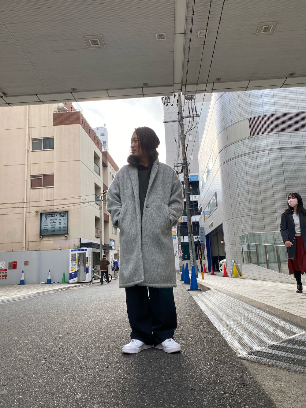 「コート、ビッグシルエット、秋のコーデ、大人カジュアル、Danke schon、革靴、冬、コートスタイル、モノトーンコーデ、カジュアルコーデ」｜「DANKE SCHONのDankeSchon/ダンケシェーン/ウールシャギーコート（ステンカラーコート、グレー系）」を使った、kazuya muraiさん（メンズ・168cm）の秋コーディネートの1枚目の写真