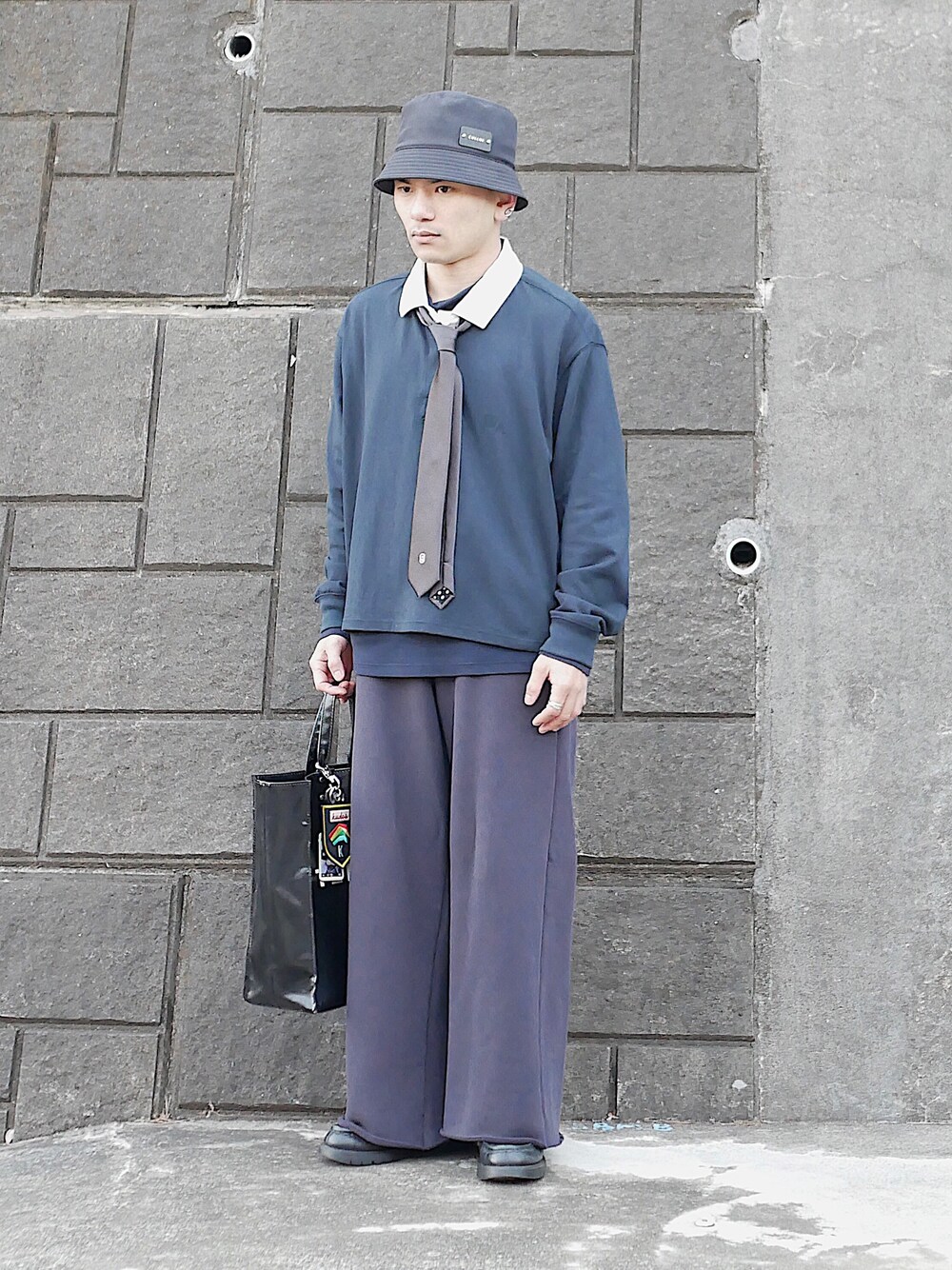「低身長、低身長男子、低身長コーデ、低身長ファッション、soe、JW Anderson x UNIQLO、ラガーシャツ、ラガーポロシャツ、クレリックシャツ、レディース、レディースアイテム、ショート丈、ショート丈トップス、ネクタイ、タイドアップ」｜「ブログ・YouTubeのアイテム（その他、その他）」を使った、小柄の小松@162cmさん（メンズ・162cm）の冬コーディネートの1枚目の写真