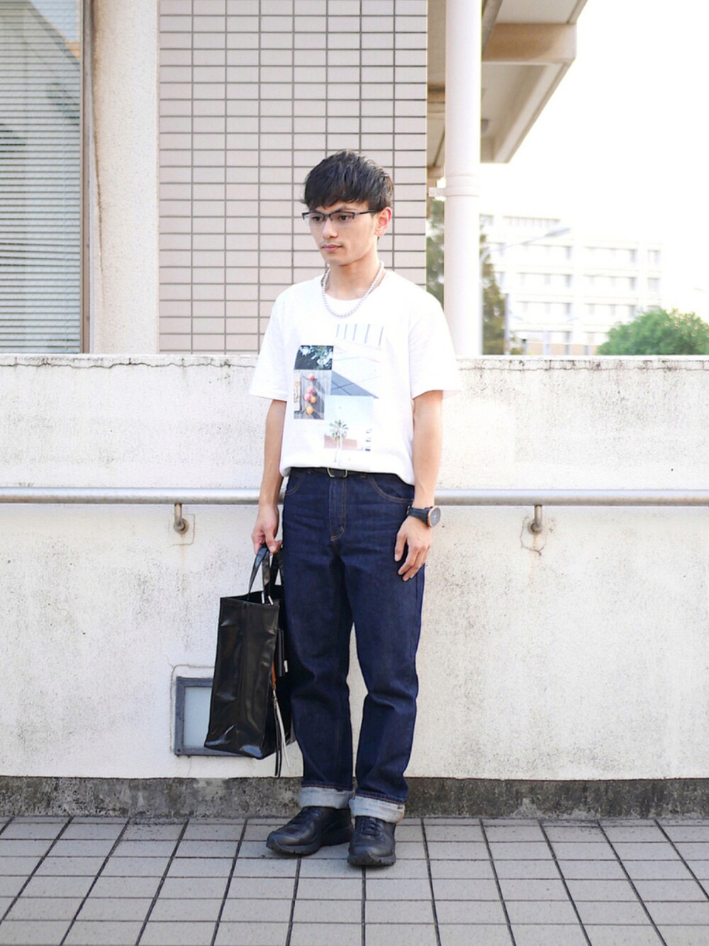 「tembea、soe、Paul Smith、タックイン、ロールアップ、パールネックレス、プリントT、PVC、ストレートデニム、レザーベルト、低身長男子、ニューバランス2002、ユニクロU、ユニクロユー、newbalance2002」｜「soeのWallet Pearl Chain（ウォレットチェーン、シルバー系）」を使った、小柄の小松@162cmさん（メンズ・162cm）の秋コーディネートの1枚目の写真