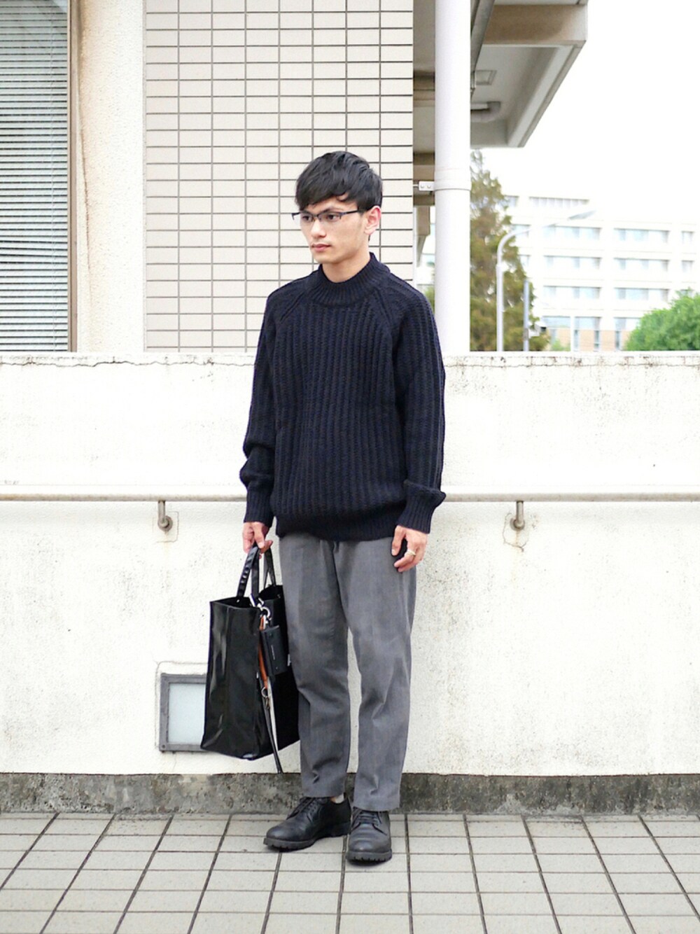 「ストライプパンツ、tembea、soe、イージーパンツ、PVC、カラーソックス、メダリオン、ビブラムソール、モックネック、低身長男子、モックネックニット、ユニクロU、ユニクロユー、JW Anderson x UNIQLO、pvcバッグ」｜「ブログ・YouTubeのアイテム（その他、その他）」を使った、小柄の小松@162cmさん（メンズ・162cm）の秋コーディネートの1枚目の写真