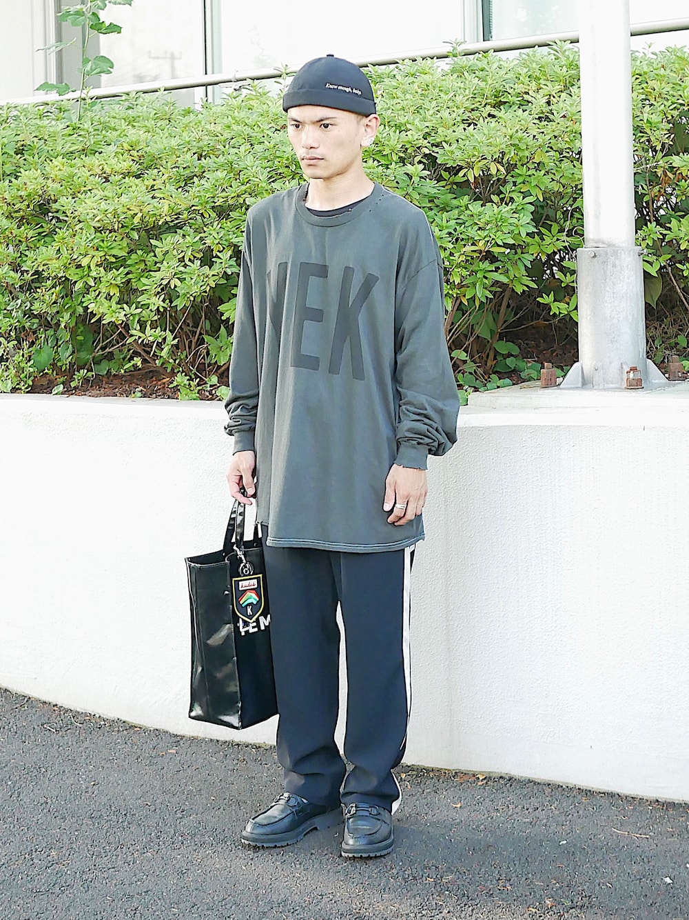 「低身長、低身長男子、低身長コーデ、soe、YMO、KIJIMA TAKAYUKI、プリントT、プリントTシャツ、ダメージTシャツ、長袖Tシャツ、ビットローファー、pvcバッグ、ラインパンツ」｜「ブログ・YouTubeのアイテム（その他、その他）」を使った、小柄の小松@162cmさん（メンズ・162cm）の秋コーディネートの1枚目の写真