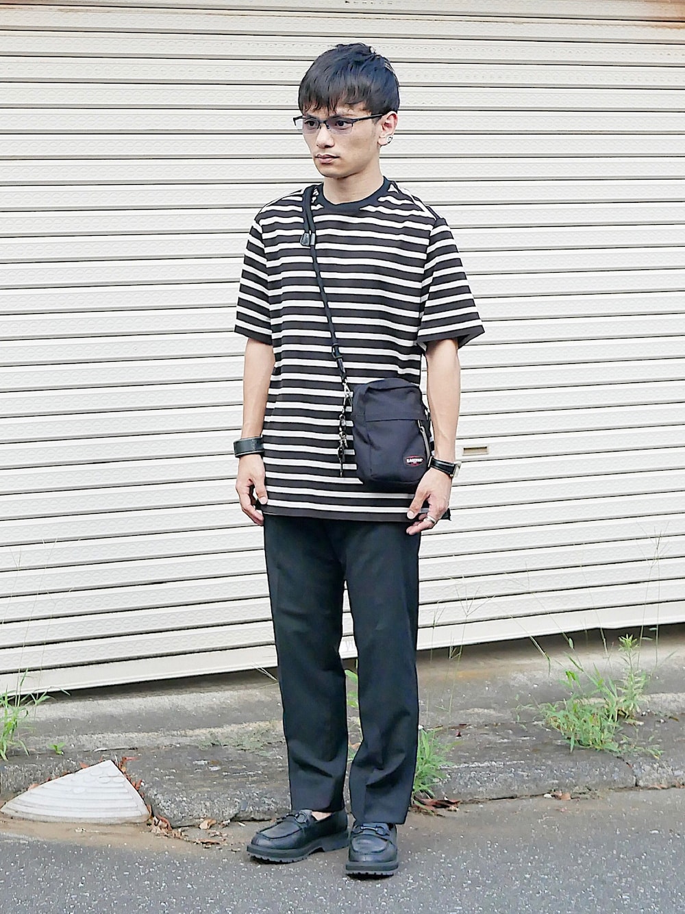 「低身長男子、soe、EASTPAK、Paul Smith、LOEWE、THE ONITSUKA、ボーダーTシャツ、ボーダーカットソー、ビットローファー、ポーチ、斜めがけバック、キーリング、白黒、ブレスレット、腕時計」｜「ブログ・YouTubeのアイテム（その他、その他）」を使った、小柄の小松@162cmさん（メンズ・162cm）の夏コーディネートの1枚目の写真