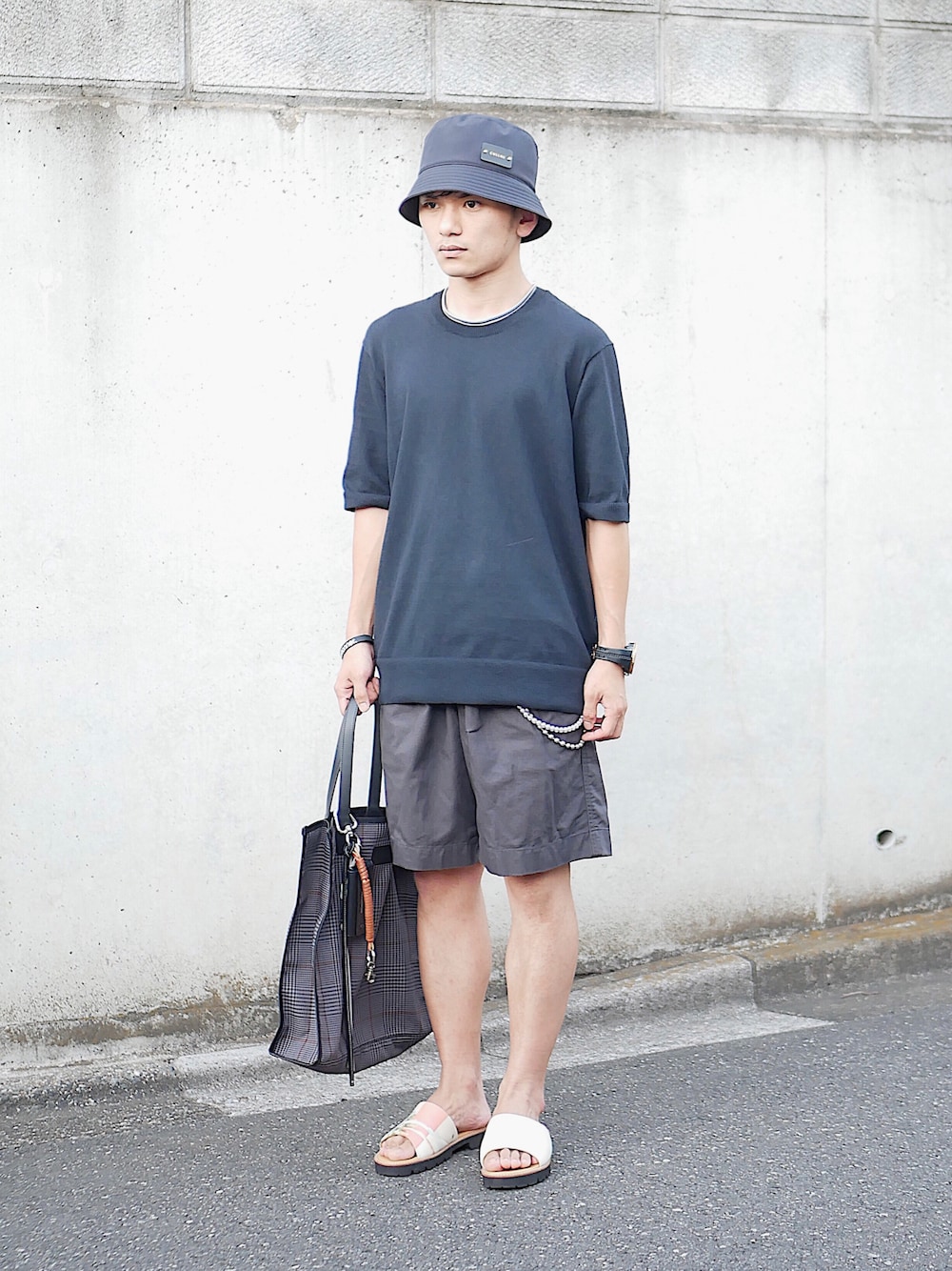 「低身長男子、ミニマリスト、soe、SOPHNET.、CULLNI、tendence、JW Anderson x UNIQLO、黒ハット、サマーニット、ラバーバンド、チノショーツ、チェック柄、ソロテックス、パールネックレス、ウォレットチェーン」｜「ブログ・YouTubeのアイテム（その他、その他）」を使った、小柄の小松@162cmさん（メンズ・162cm）の夏コーディネートの1枚目の写真