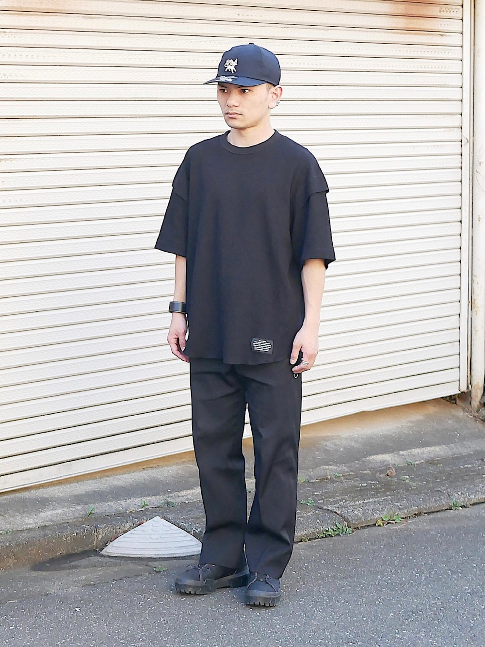 「低身長男子、soe、gu×undercover、オニツカタイガー、LOEWE、KIJIMA TAKAYUKI、ポケモン、ワッフルクルーネックＴ、ワッフルカットソー、ワッフルTシャツ、５分袖、ラウンドヘム、オールブラックコーデ、ストレートパンツ、黒キャップ」｜「ブログ・YouTubeのアイテム（その他、その他）」を使った、小柄の小松@162cmさん（メンズ・162cm）の春コーディネートの1枚目の写真