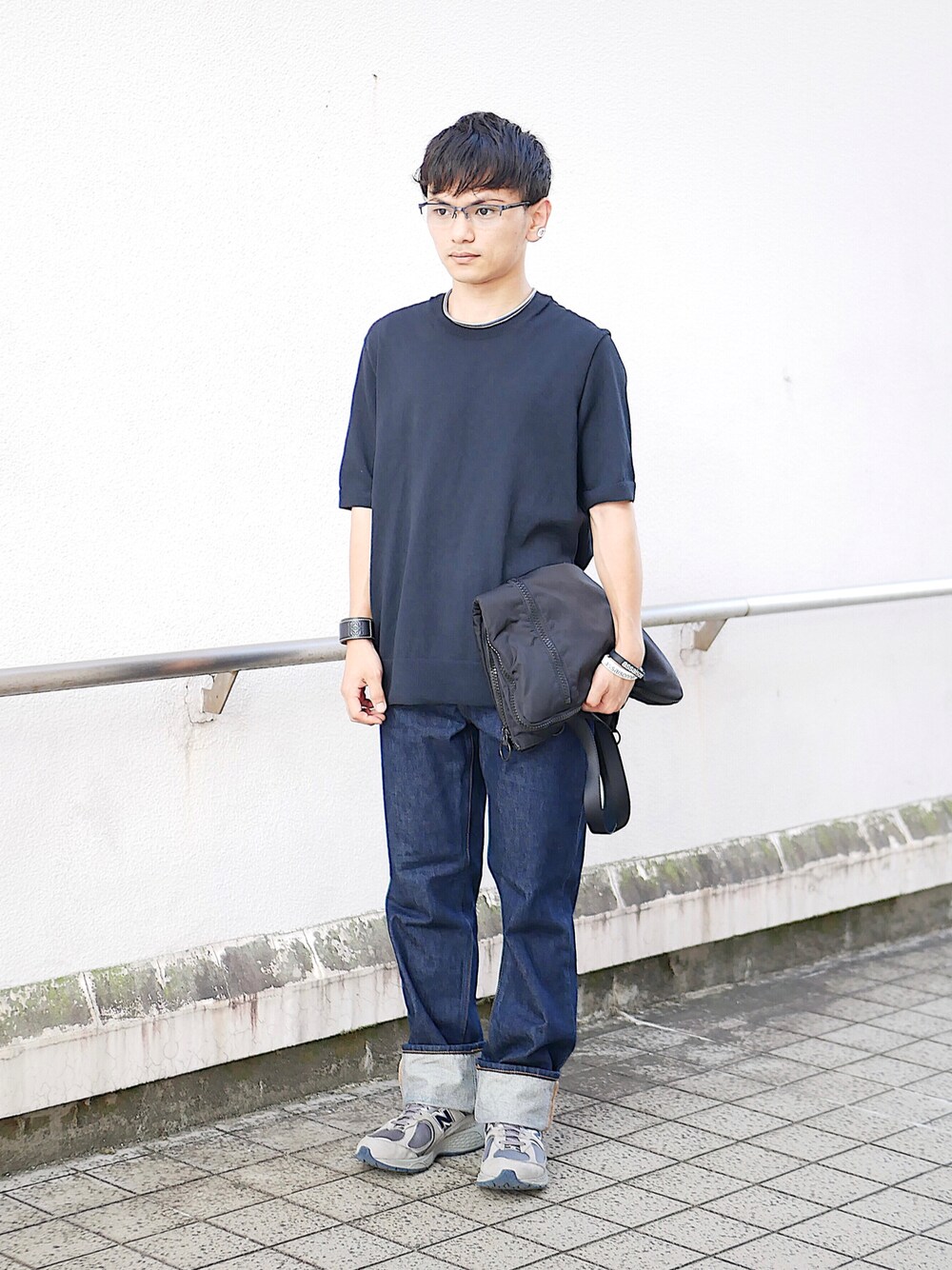 「低身長男子、UNIQLO U、ユニクロU、JW Anderson x UNIQLO、LOEWE、kaiko、Paul Smith、New Balance、2002R、newbalance2002、グレースニーカー、サマーニット、ストレートデニム、ロールアップ、クラッチバッグ」｜「ブログ・YouTubeのアイテム（その他、その他）」を使った、小柄の小松@162cmさん（メンズ・162cm）の夏コーディネートの1枚目の写真