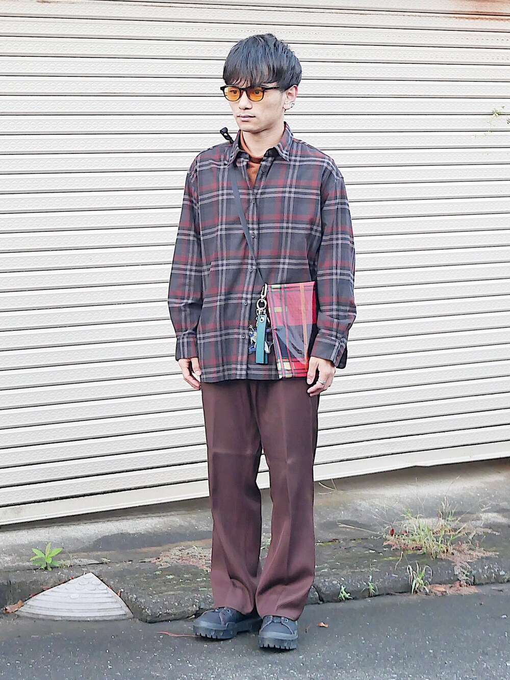 「低身長男子、soe、ユニクロU、UNIQLO U、レディース、レディース男子、ストレートパンツ、ブラウンパンツ、レインシューズ、チェック柄、ポーチ、キーリング、タータンチェック、ワントーン、タートルネックT」｜「ブログ・YouTubeのアイテム（その他、その他）」を使った、小柄の小松@162cmさん（メンズ・162cm）の秋コーディネートの1枚目の写真
