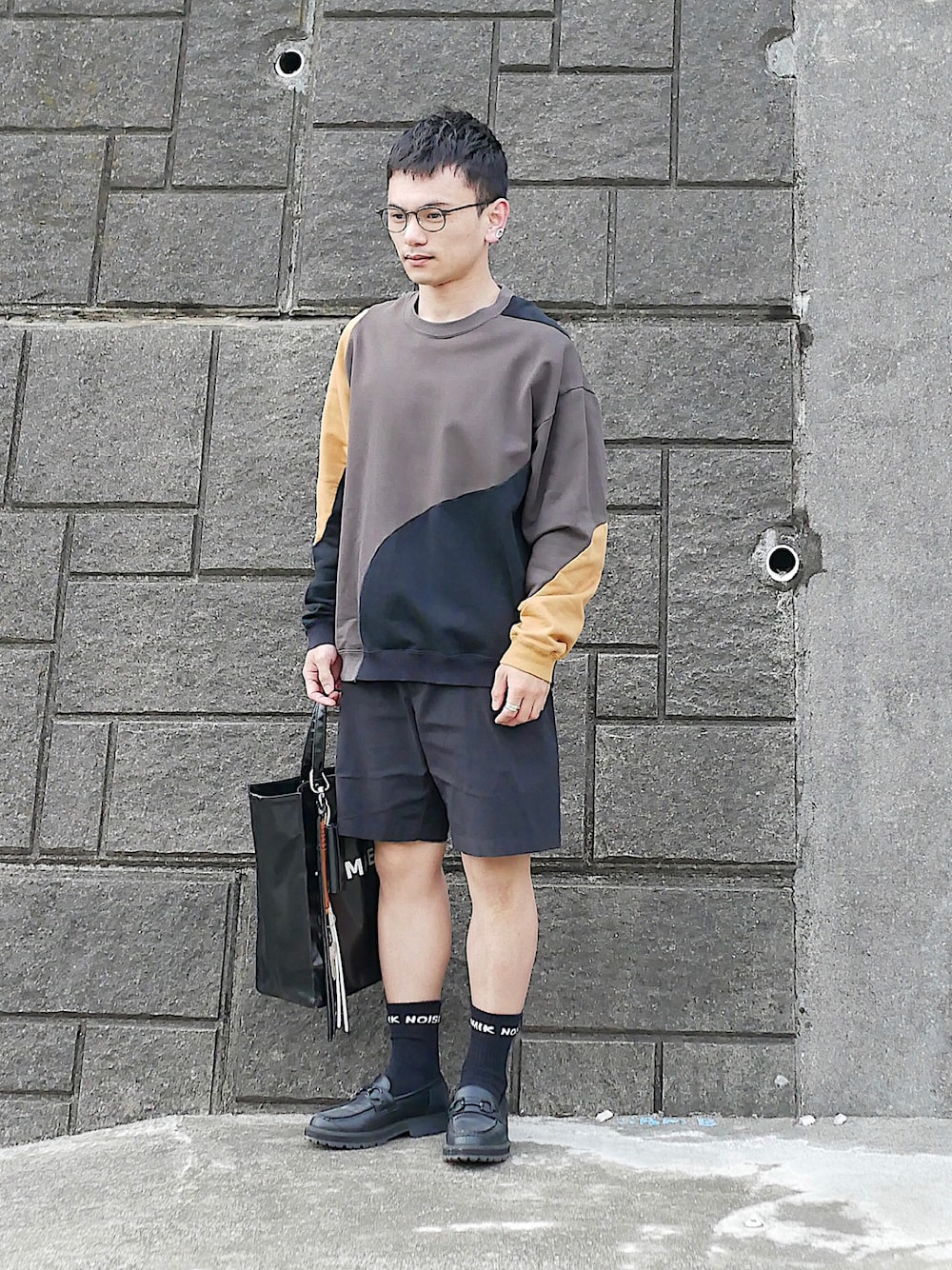 「低身長、低身長男子、低身長コーデ、低身長ファッション、soe、ユニクロセオリー、gu×undercover、GU×UNDERCOVER、THE ONITSUKA、スウェットシャツ、短パン、黒ソックス、ビットローファー、長袖×短パン」｜「ブログ・YouTubeのアイテム（その他、その他）」を使った、小柄の小松@162cmさん（メンズ・162cm）の春コーディネートの1枚目の写真