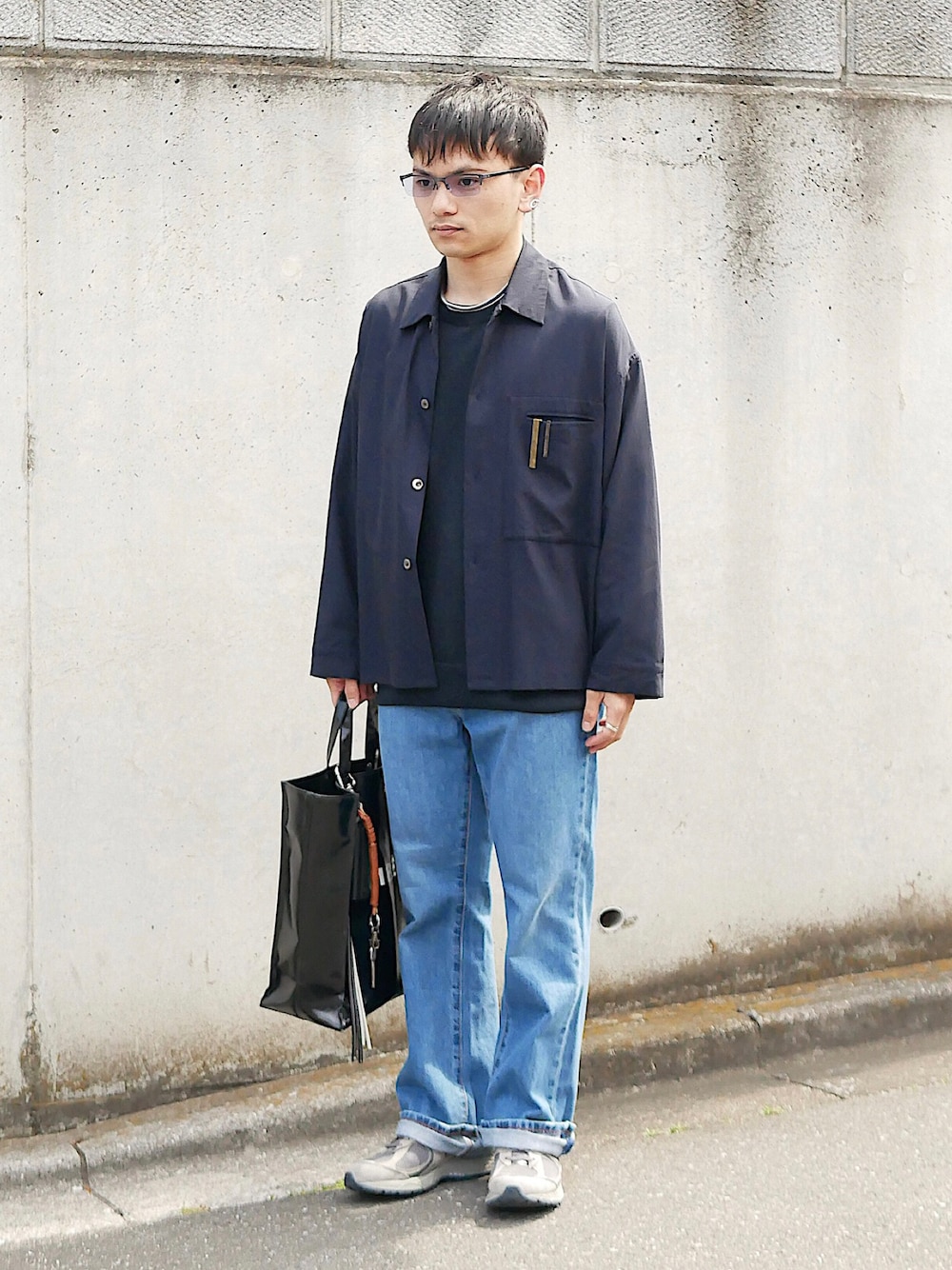 「低身長男子、soe、JW Anderson x UNIQLO、2002R、tembea、Paul Smith、シャツジャケット、ショート丈トップス、フレアデニム、ワイドデニム、グレースニーカー、PVC、ネクタイピン、サマーニット、メガネ男子」｜「ブログ・YouTubeのアイテム（その他、その他）」を使った、小柄の小松@162cmさん（メンズ・162cm）の春コーディネートの1枚目の写真
