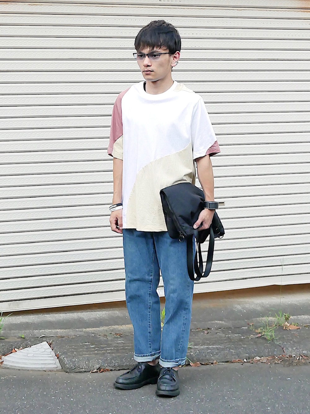 「低身長男子、soe、KLEMAN、ユニクロU、UNIQLO U、LOEWE、kaiko、Paul Smith、５分袖、切替、Tシャツ×デニム、デニムスラックス、アンクルパンツ、チロリアンシューズ、クラッチバッグ」｜「ブログ・YouTubeのアイテム（その他、その他）」を使った、小柄の小松@162cmさん（メンズ・162cm）の夏コーディネートの1枚目の写真